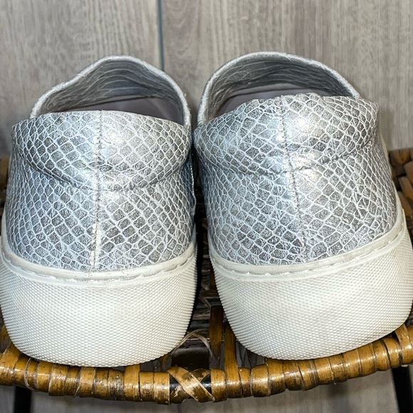 J Slides Jibbie Slip On Snake Embossed Leather Sneaker Sz 6.5 Women's - Picture 5 of 8